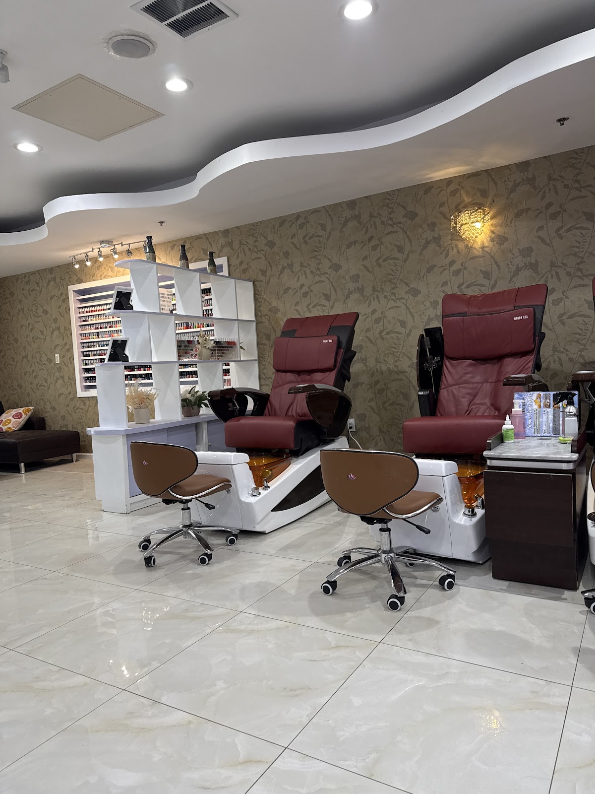 Spa services at Snow Nails Spa